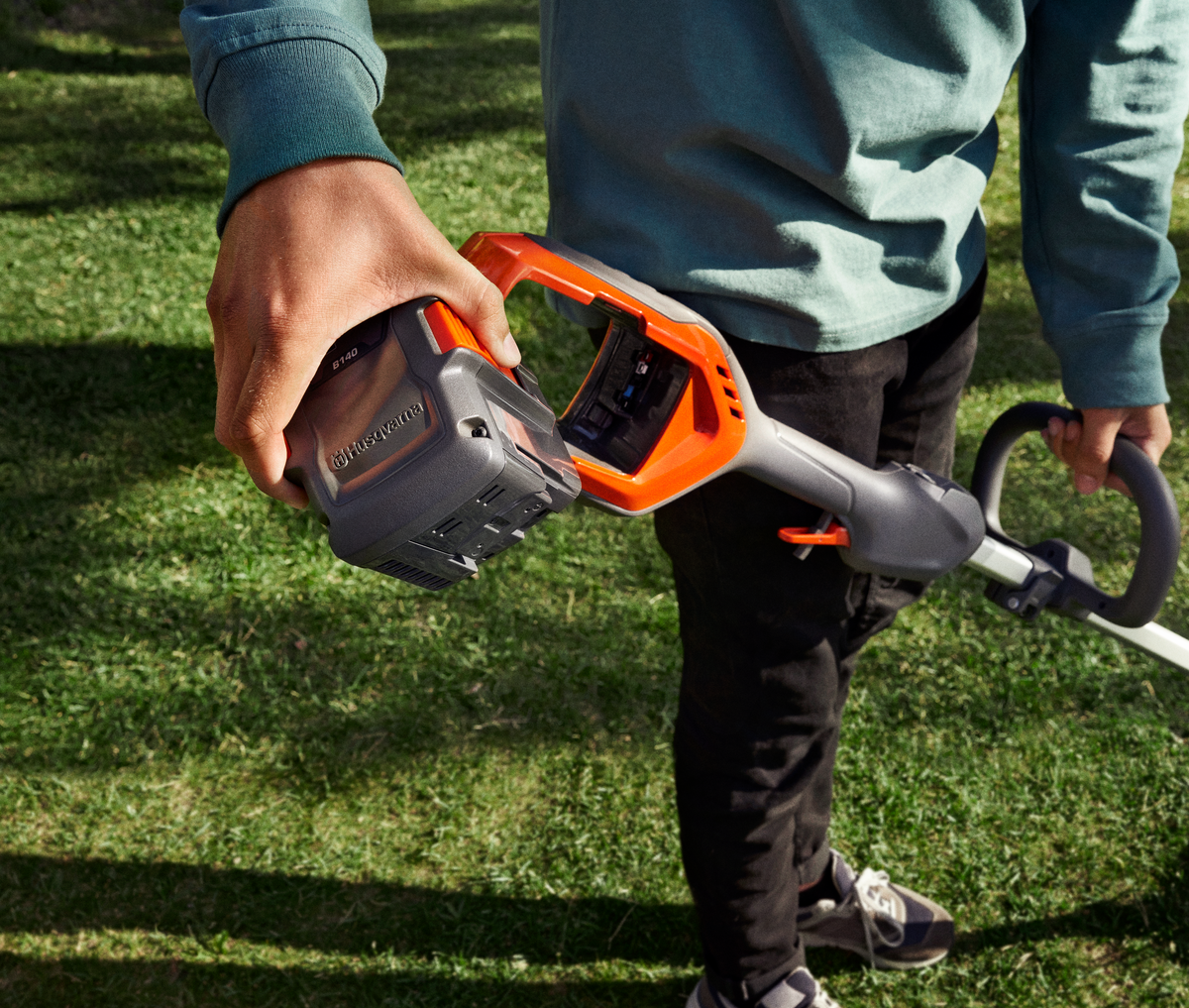 HUSQVARNA 215iL without battery and charger