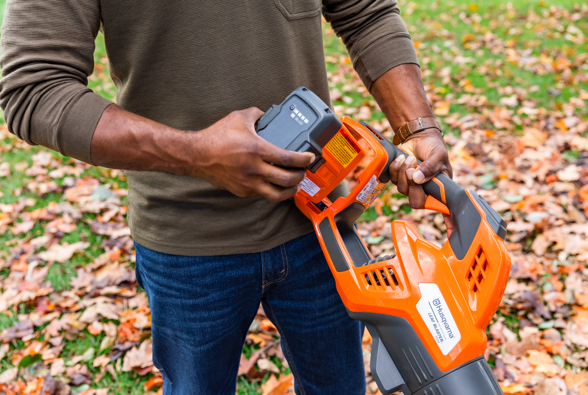 Husqvarna 350iB Leaf Blaster™ without battery and charger