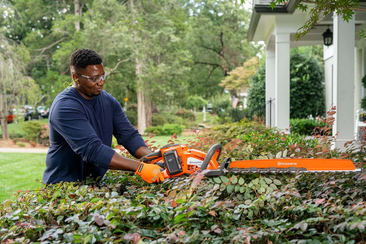 Husqvarna Hedge Master 320iHD60 without battery and charger