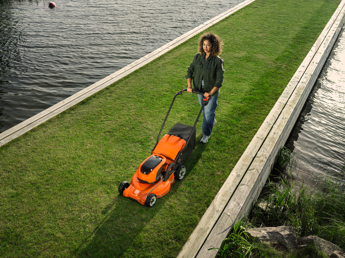 HUSQVARNA LC 247i without battery and charger