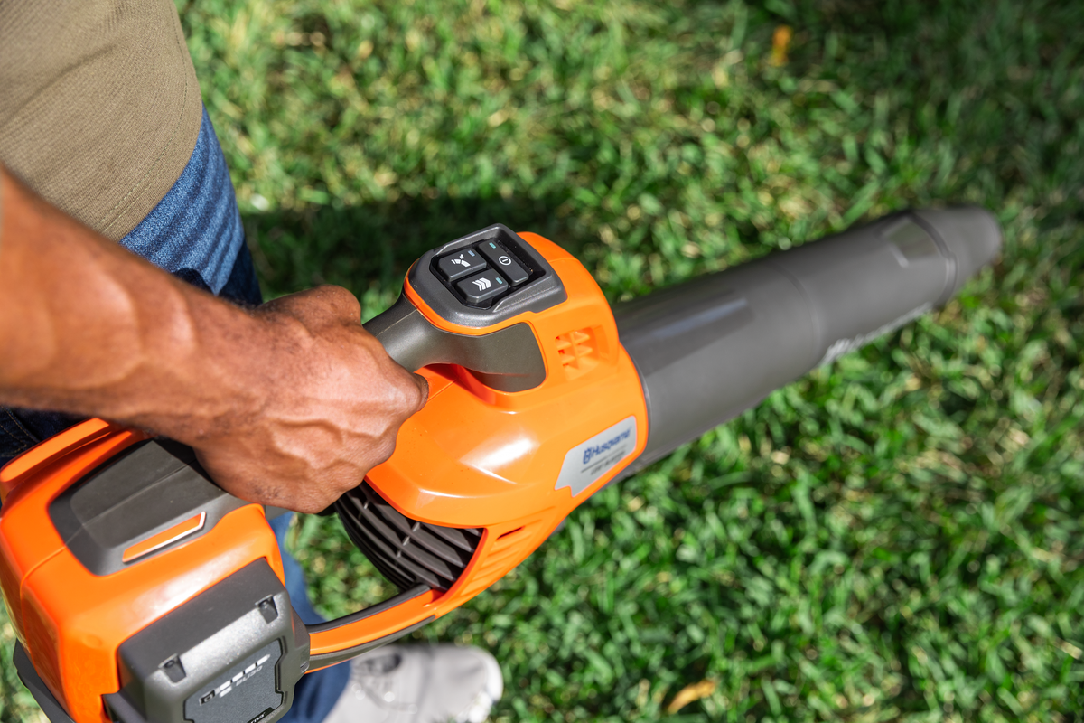 Husqvarna 350iB Leaf Blaster™ without battery and charger