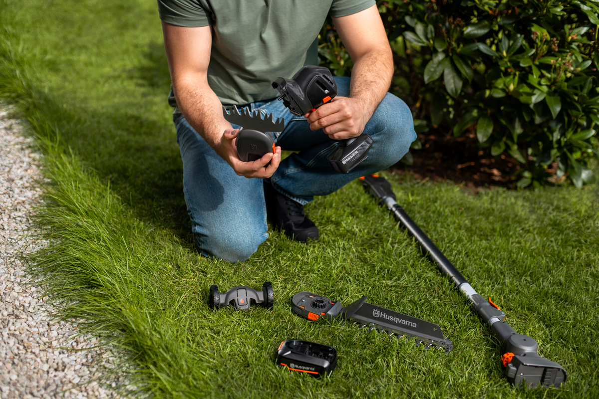 Husqvarna Aspire™ Shrub Shear 18V with battery and charger