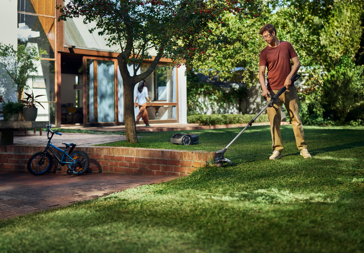 Husqvarna Aspire™ Trimmer 18V Kit With 2.5Ah Battery and 2.5Ah Charger