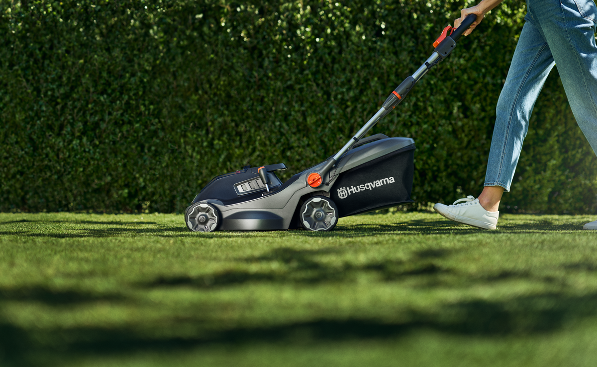 Husqvarna Aspire™ Lawnmower 18V 34cm Without Battery and Charger